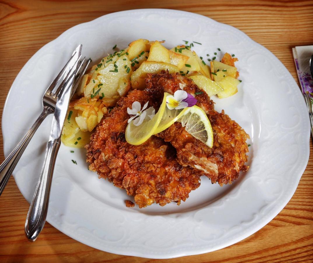 Restaurant-Cafe-Pension Himmel Landshut Eksteriør billede